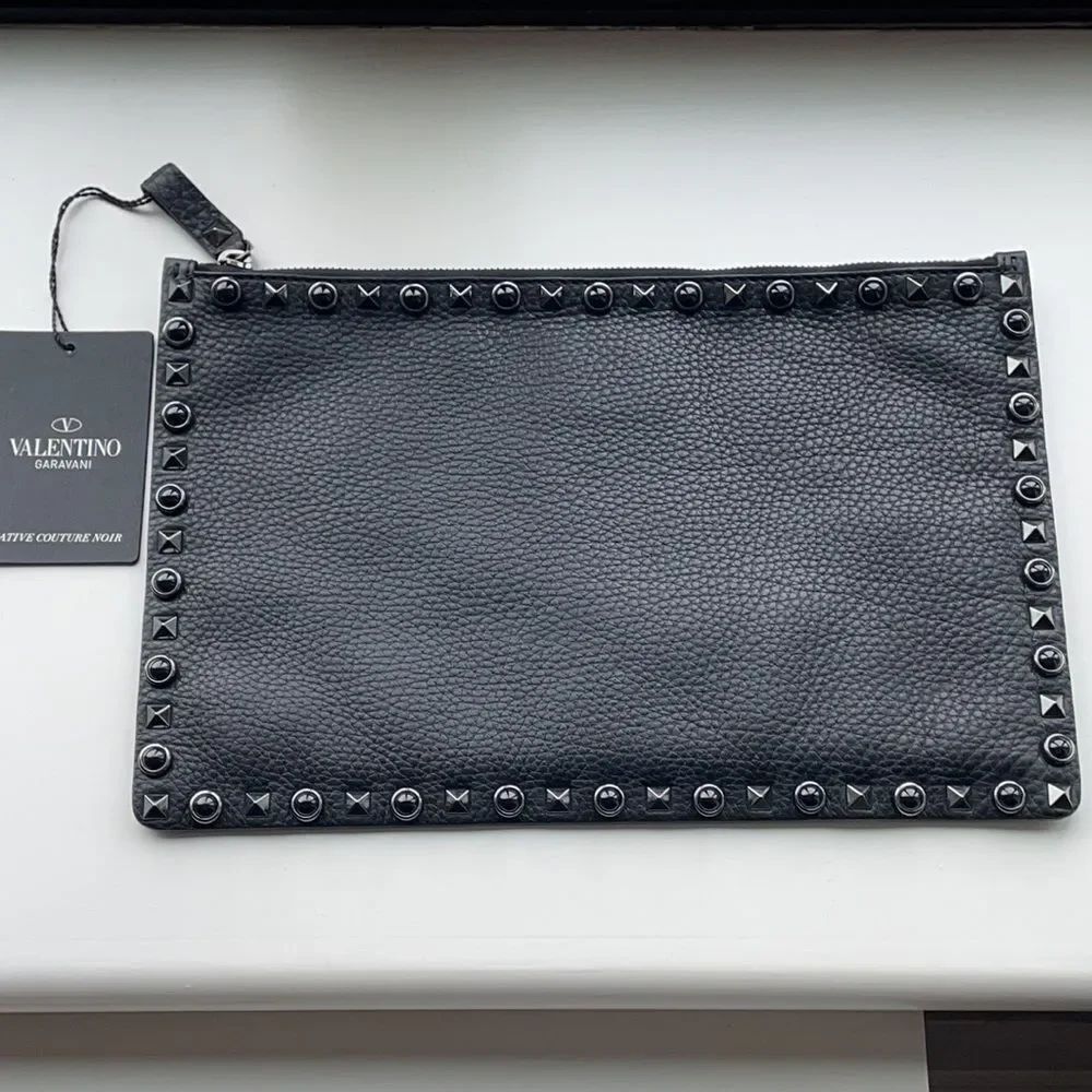 Valentino Rockstud NEW Leather Pouch Clutch black authentic